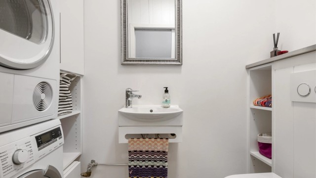 Toalettrommet i gangen ble utvidet i 2013 for å gjøre plass til vaskerom.