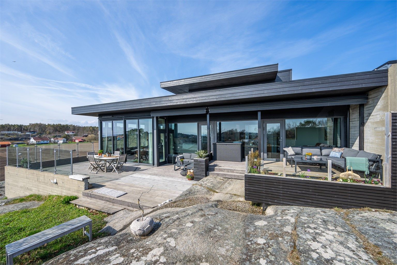 Bygningen er en arkitekttegnet enebolig oppført i 2012. 