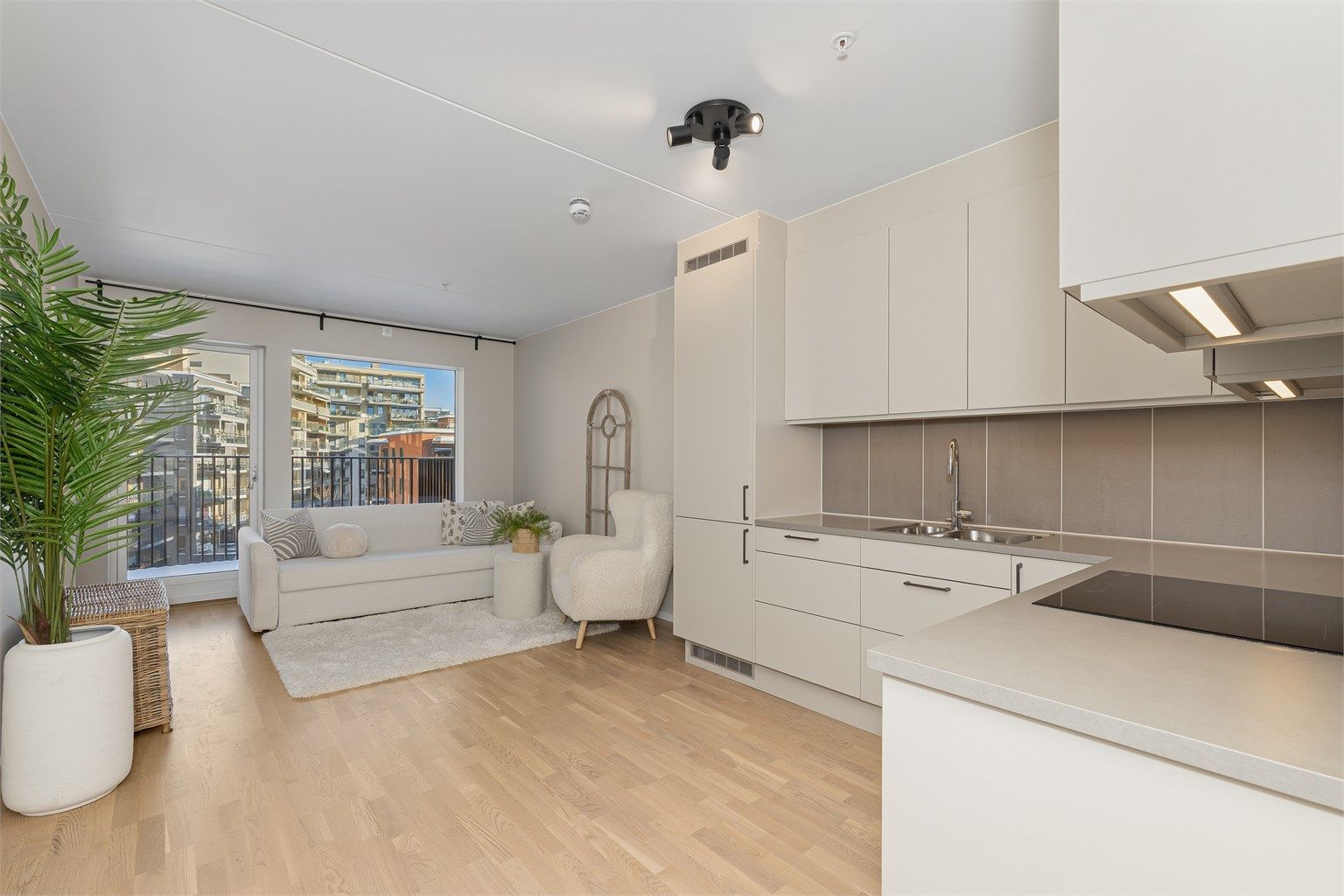 Eiendomsmegler Krogsveen v/ Christian Blenne Lien ønsker velkommen til Bjarne Haugens gate 33.
