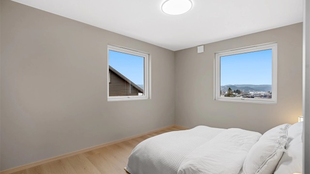 Soverom 2 - vendt mot Hamresanden strand