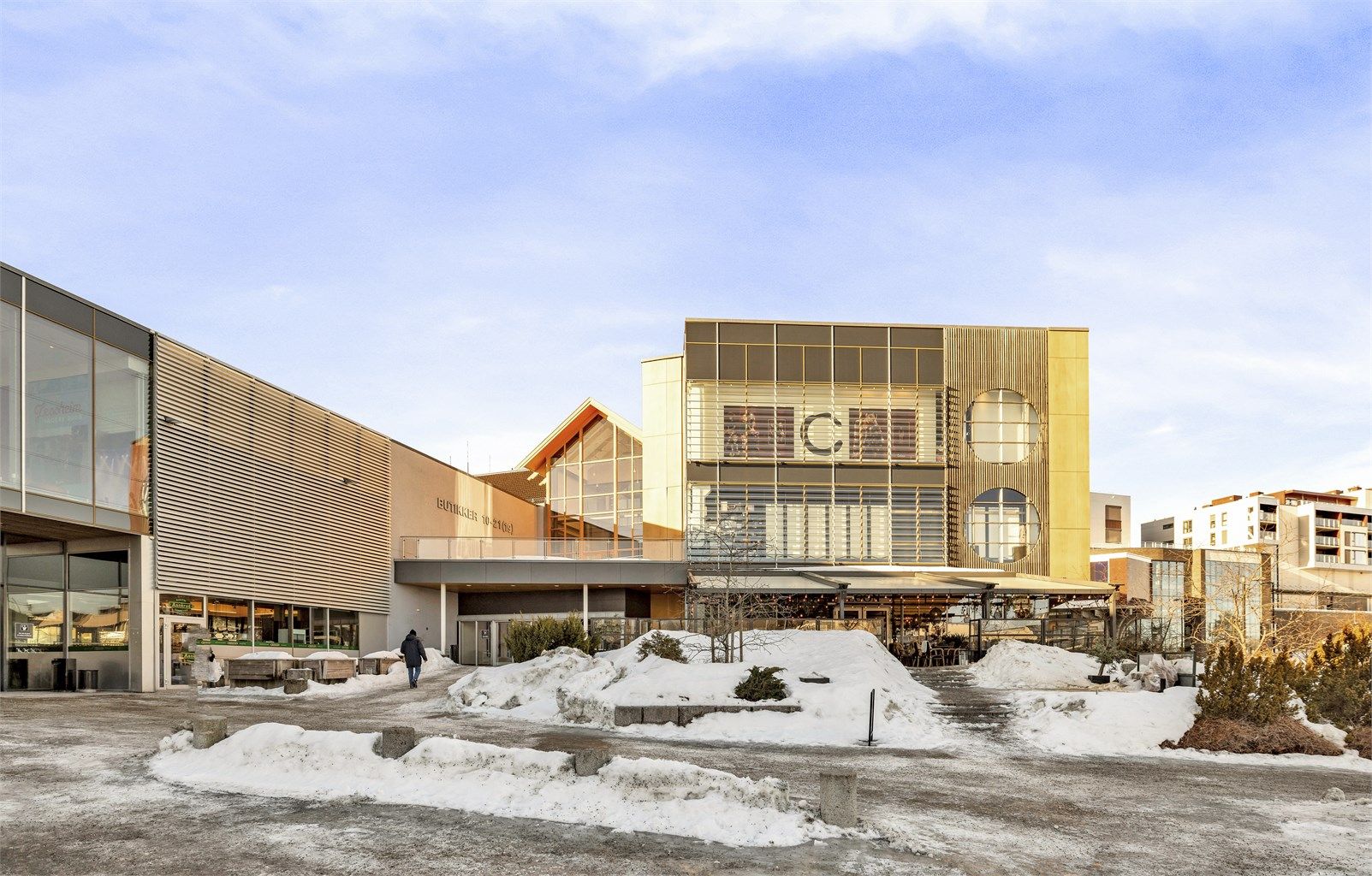 Ullensaker kulturhus med kino, konserter og bibliotek er lett tilgjengelig.