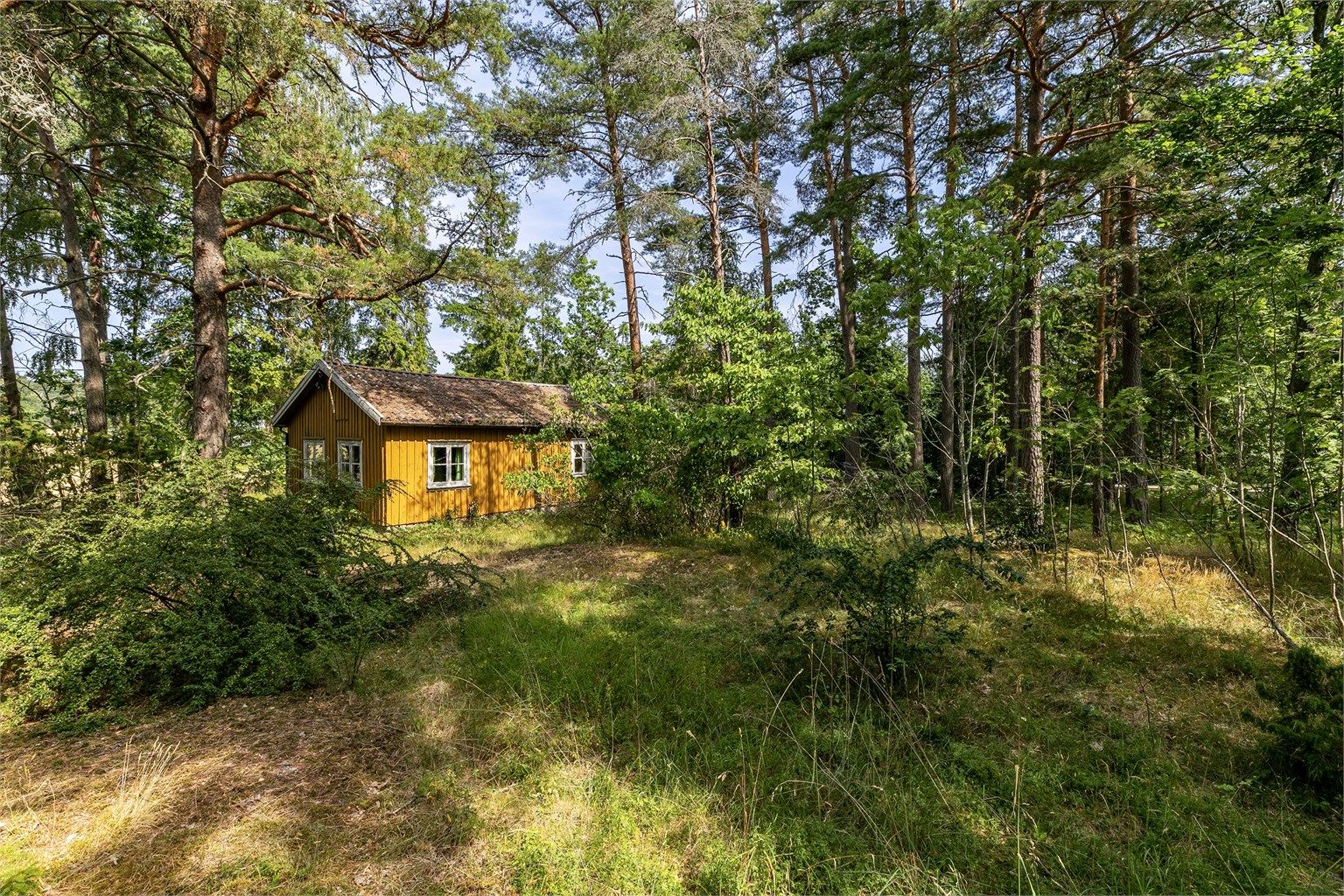 Hytta ble trolig oppført rundt 1950 og har i dag et større etterslep av vedlikehold. Omfattende fuktskader er påvist. Renovering må påregnes.