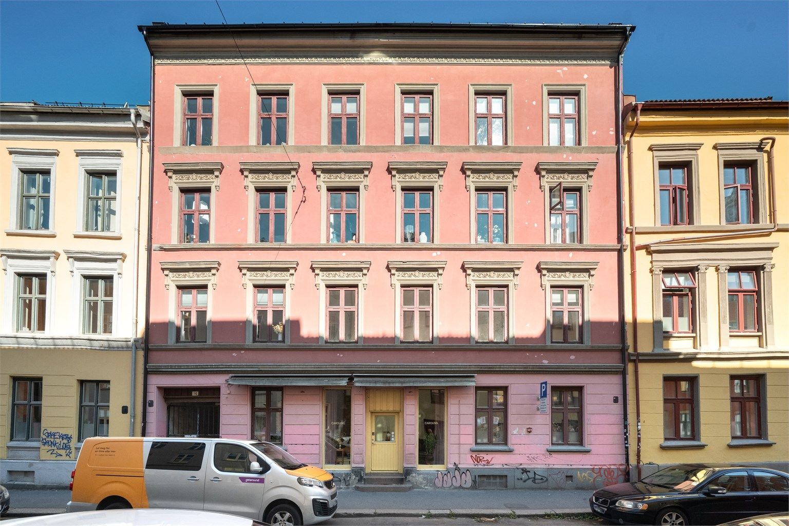 En vakker klassisk bygård fra 1889, med sentral beliggenhet på Grünerløkka.