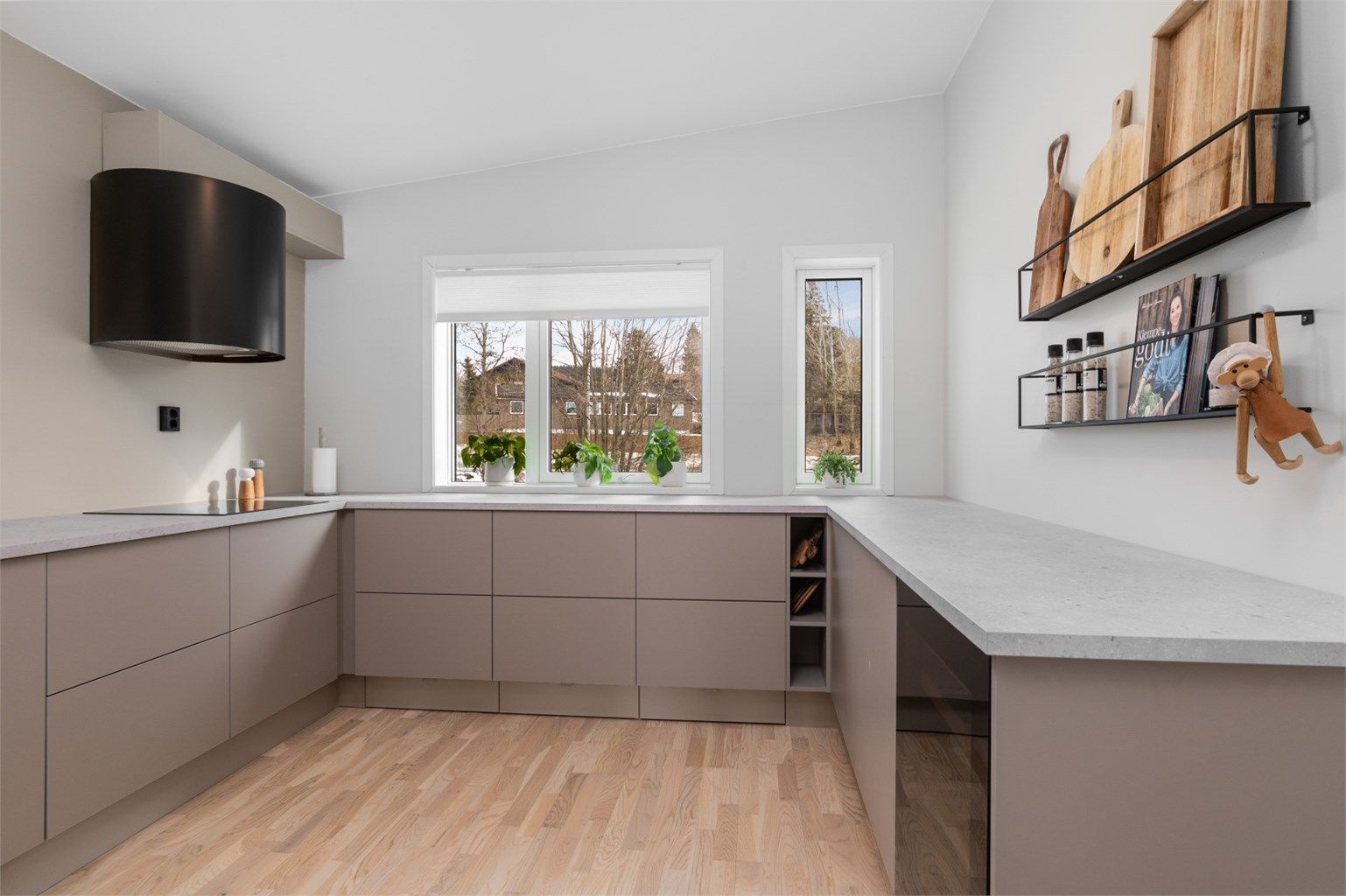 Stort og lekkert kjøkken fra HTH som er vurdert til TG0/1 av takstmann.  