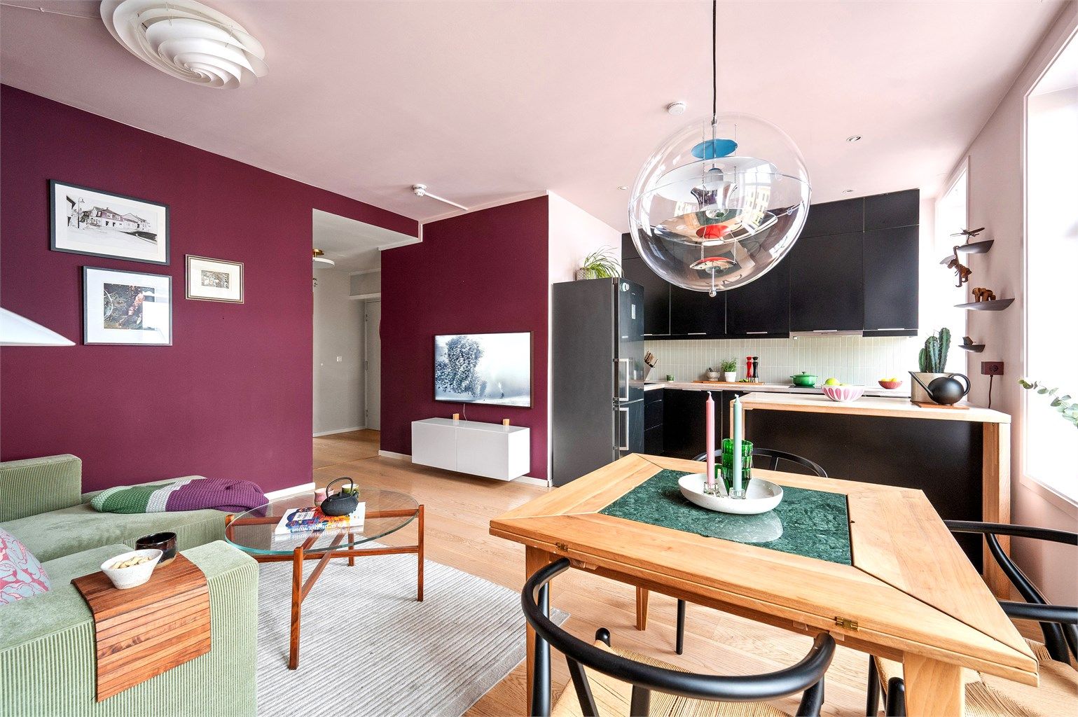 Her kombineres historisk bygårdskarakter med en moderne og funksjonell rominndeling.