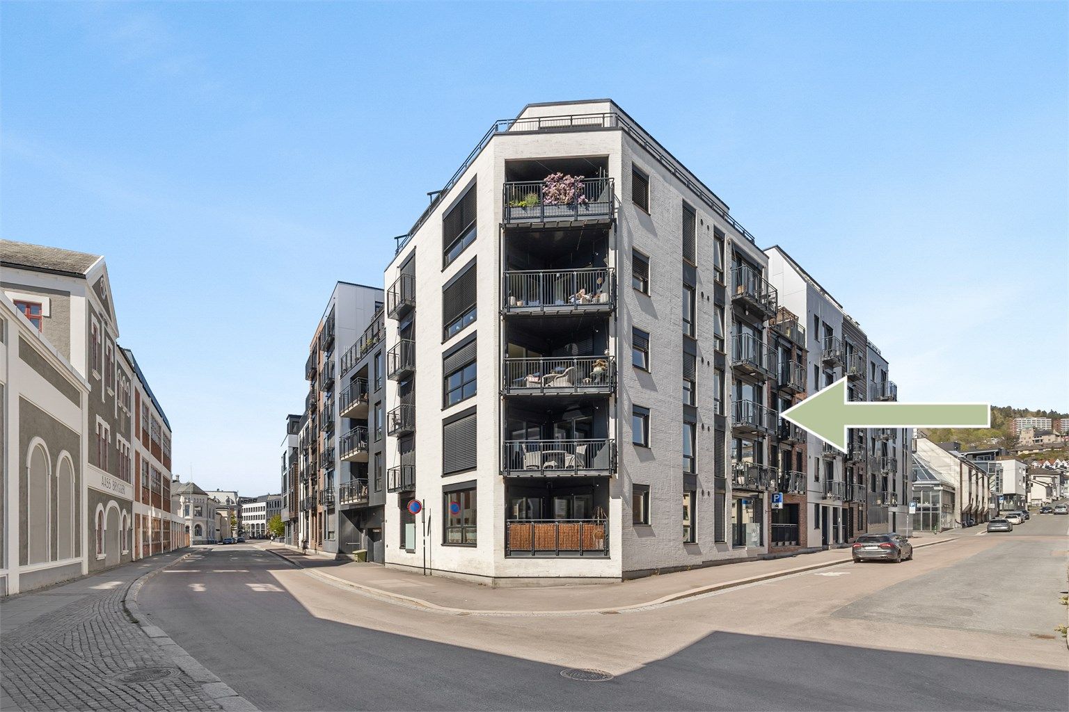 Felles inngangsparti med videre heis- og trappeadkomst til leilighetens etasjeplan (3. etasje).
