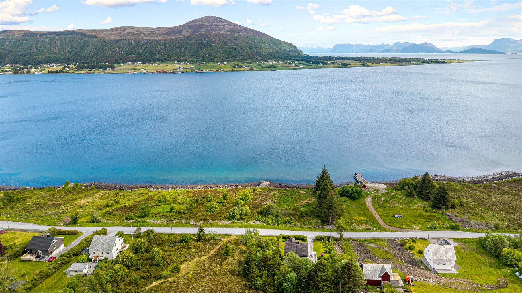 Fri utsikt mot fjelltoppen Skulen 499 meter.