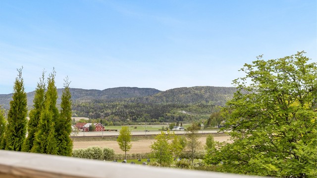 Flott utsikt fra boligen med landlige og grønne omgivelser.
Foto: Stine Prøitz Jørgensen