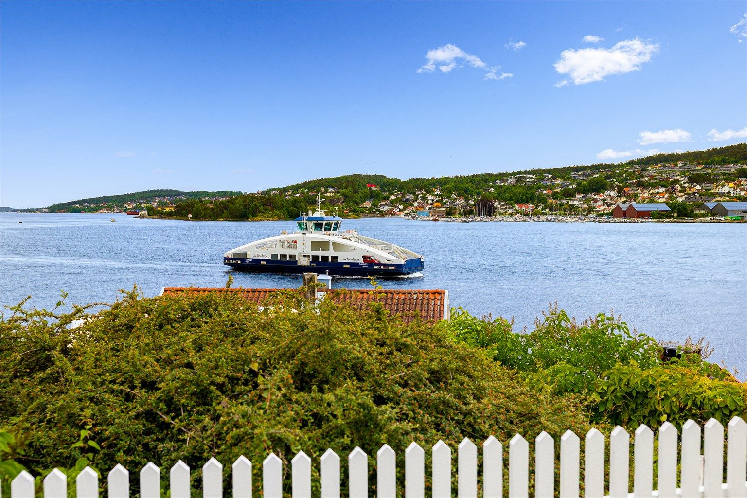 Fergene går fra Brevik og til flere av øyene i skjærgården utenfor.