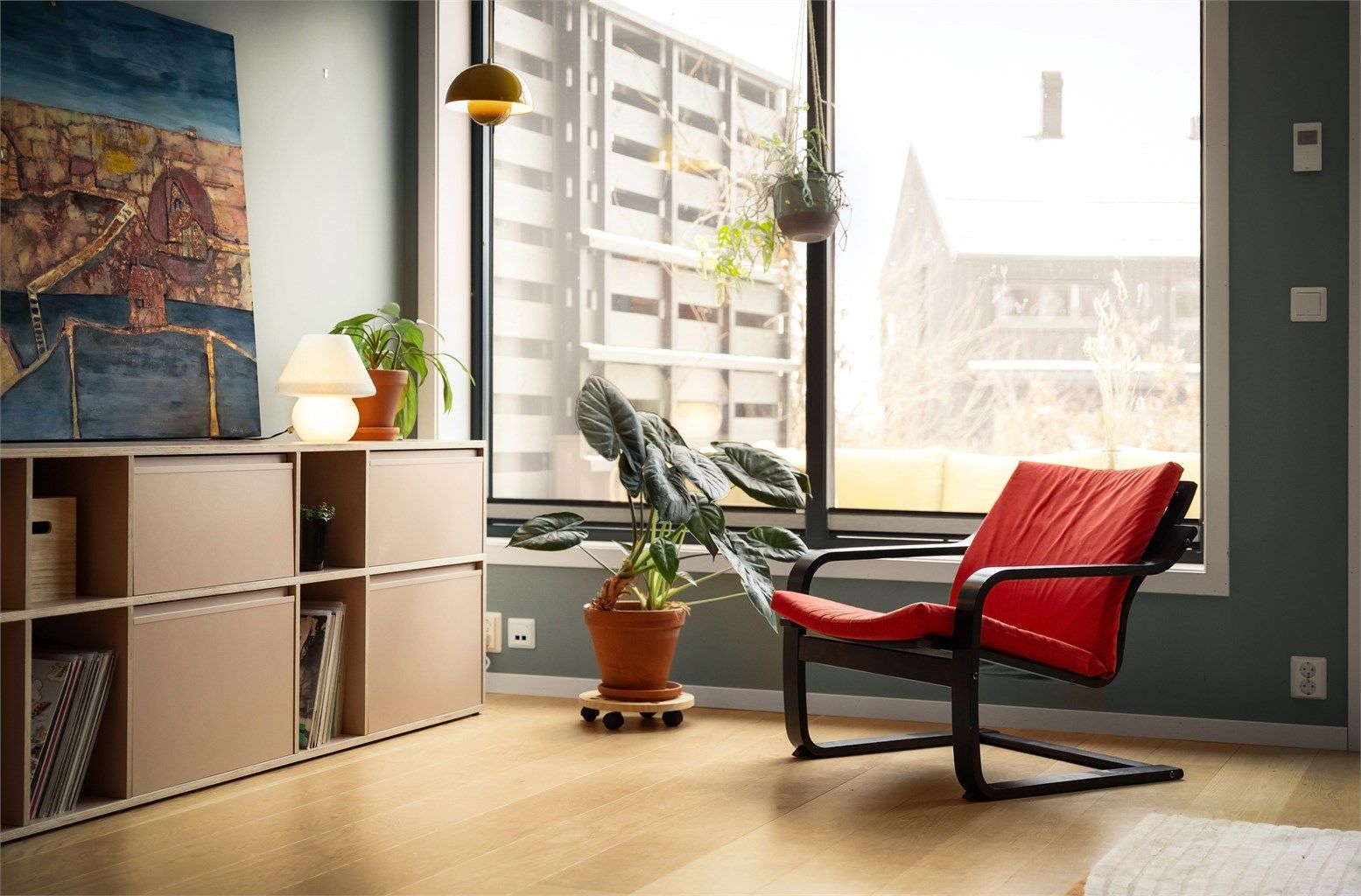 Lekkert rekkehus fra 2021 beliggende i et naturskjønt og bilfritt boligtun på Tanum