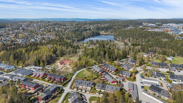 Nærhet til Tussetjern og Østmarka gir rike tur- og rekreasjonsmuligheter.