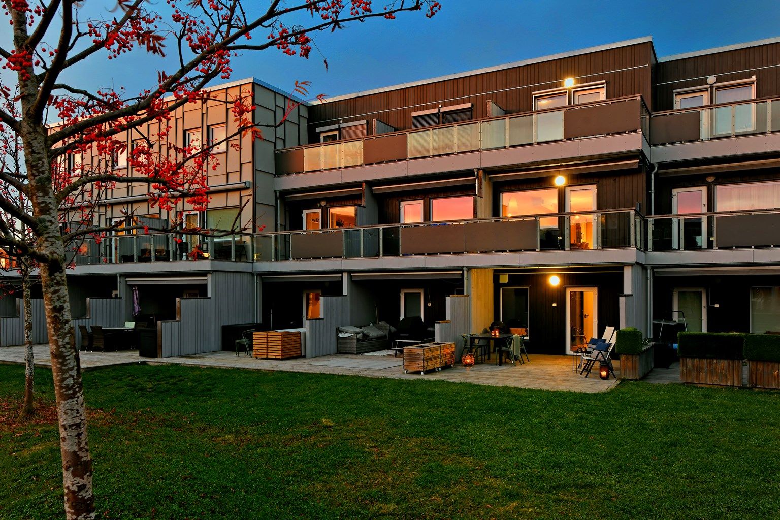 Velkommen til Kornmoenga 60 - moderne rekkehus fra 2015 med solrike uteplasser