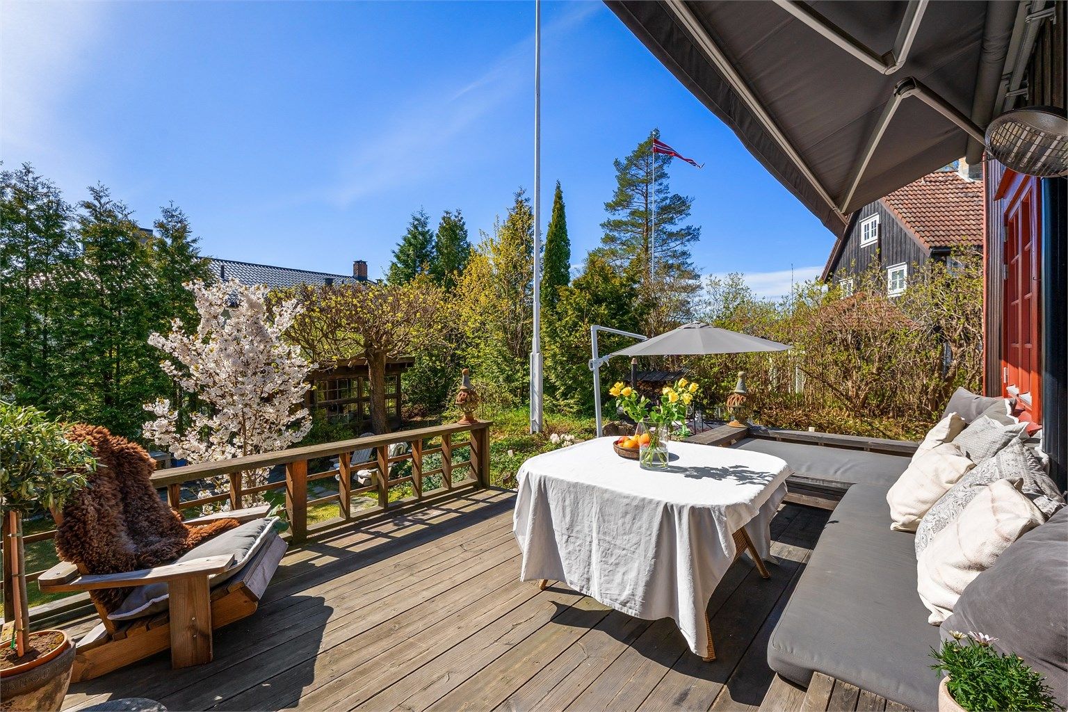 Terrassen utenfor spisestuen