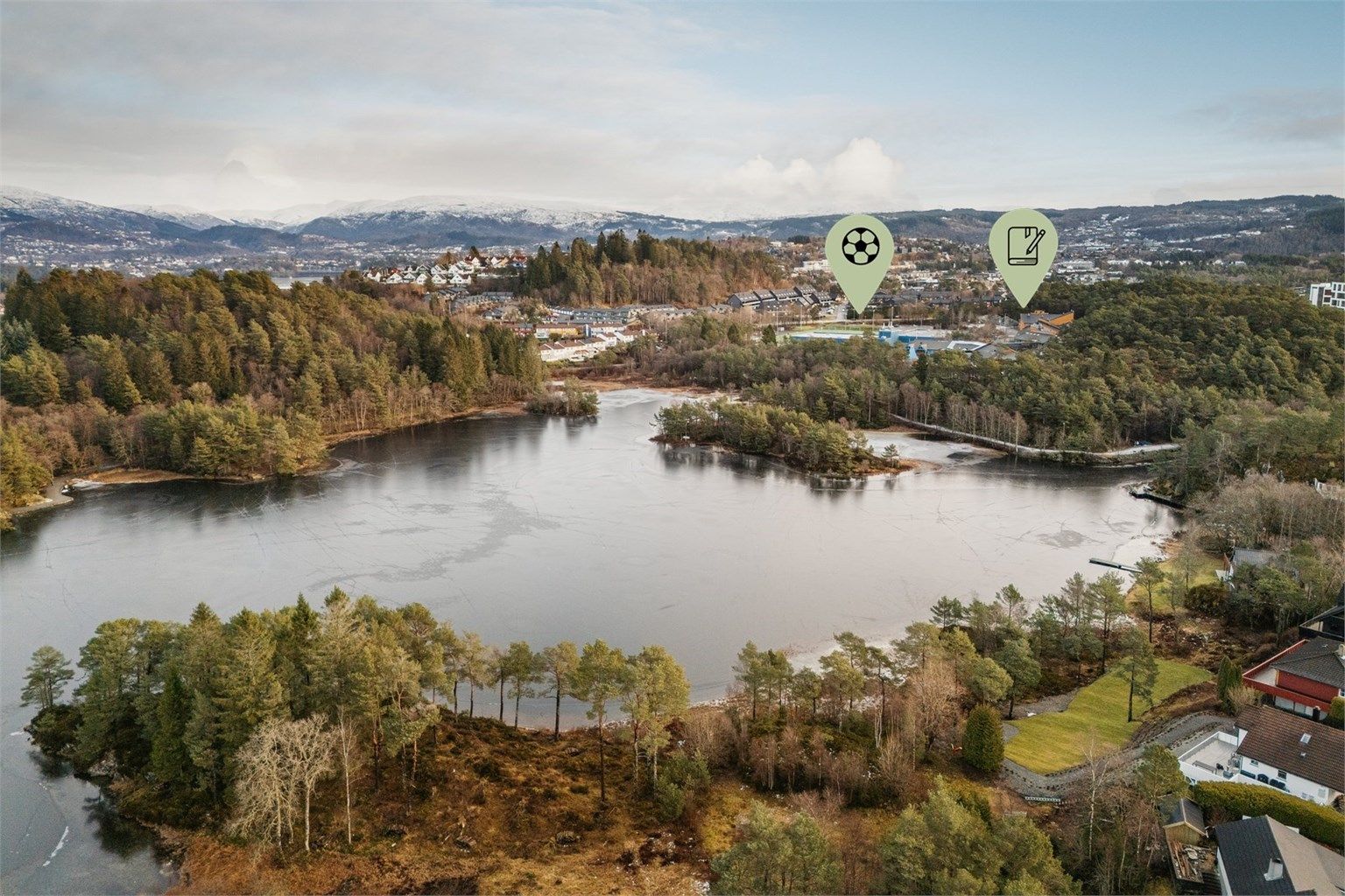Skranevannet skole ligger ca 15 minutters gange fra boligen, og her finner du både idrettsanlegg og Ytrebygda kulturhus. Skranevatnet rundt er en perfekt tur for både store og små.
