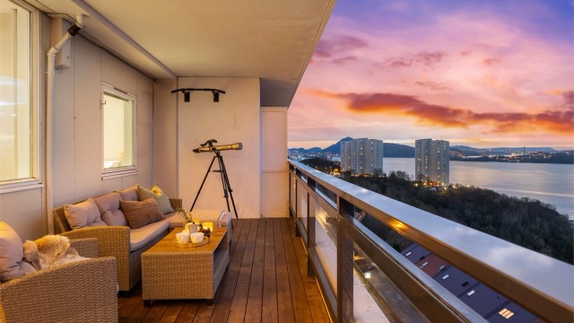 Her ser du langt innover mot Bergen, Askøy og byfjorden.