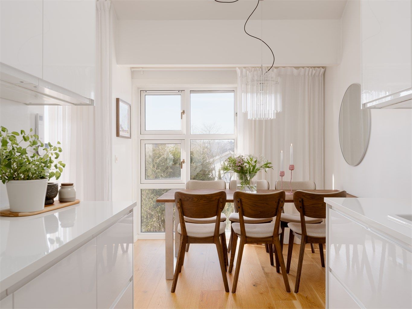 Kjøkkenet ble pusset opp i 2020 i følge tidligere eier.