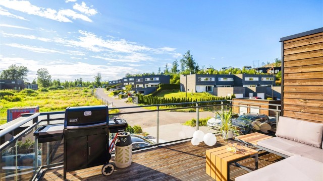 Stor terrasse med gode solforhold! Foto: Christian Thorsby