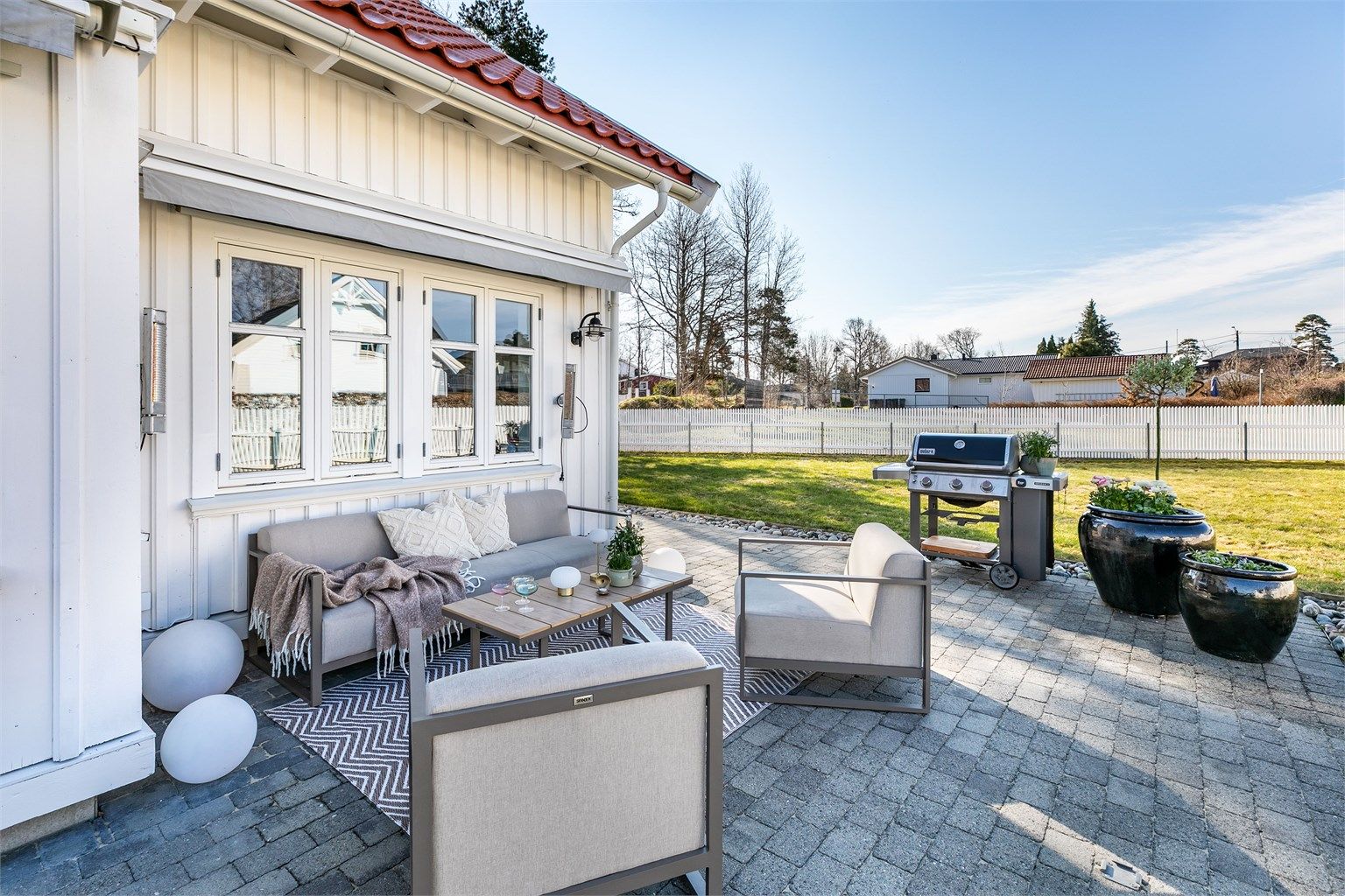 Plenen er planert og lettstelt, perfekt for hageleker.