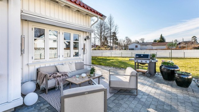 Plenen er planert og lettstelt, perfekt for hageleker.