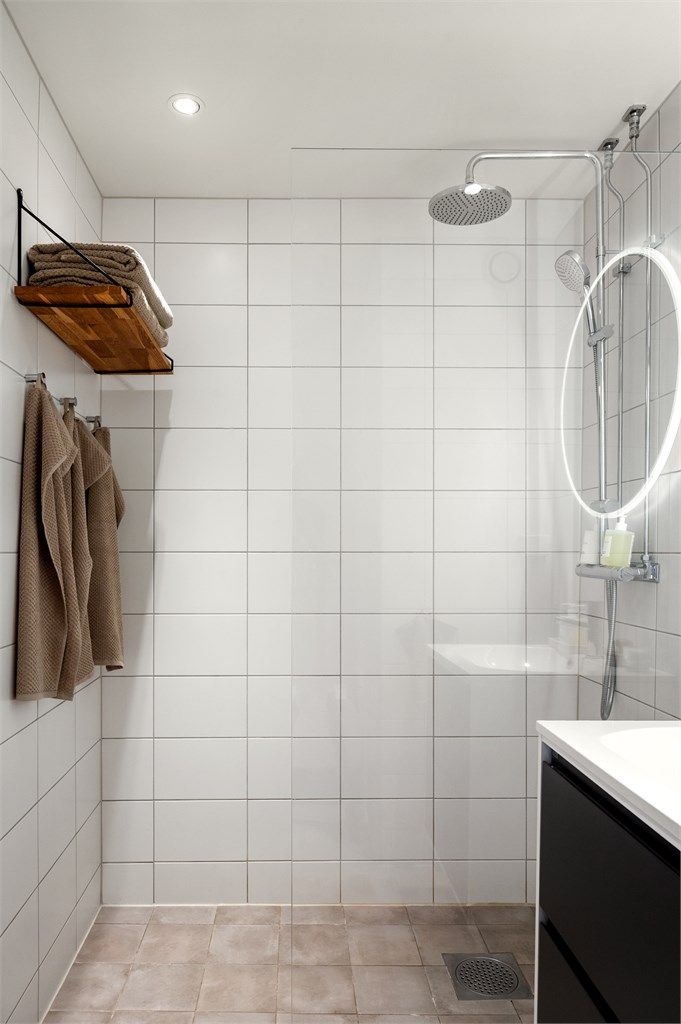 Stor dusj med vannfallsdusj