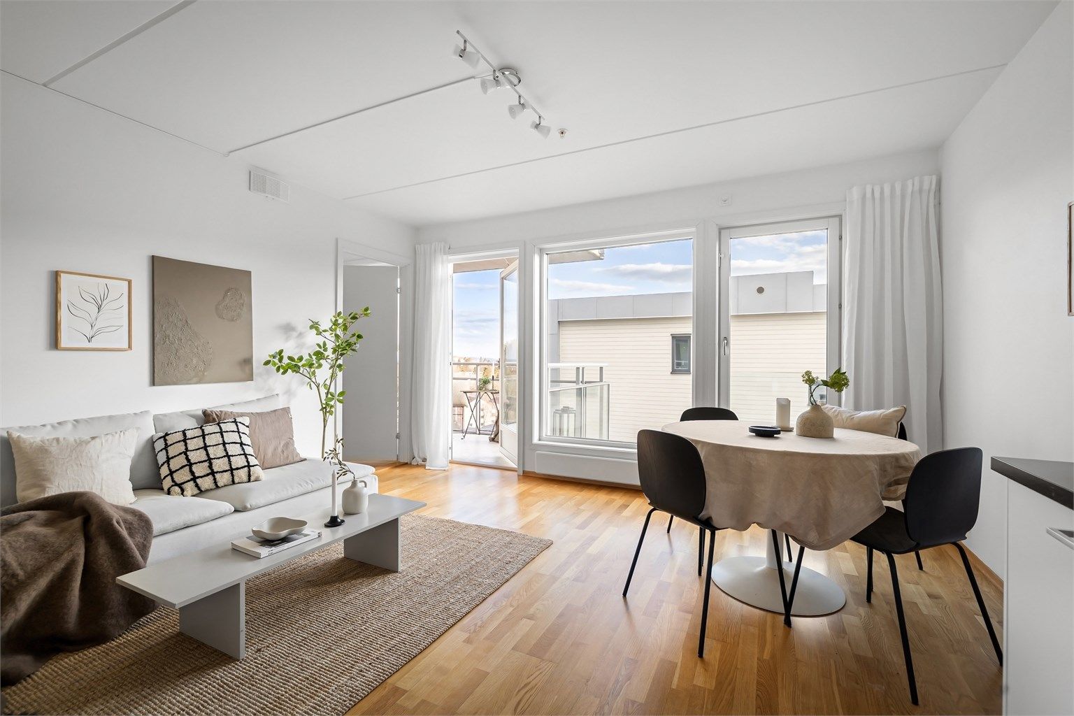 Velkommen til Årvollveien 72! Presentert av Krogsveen ved Jan Robert Ottesen