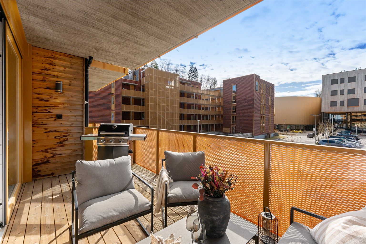 Fra stuen er det utgang til en romslig balkong på 11 m².