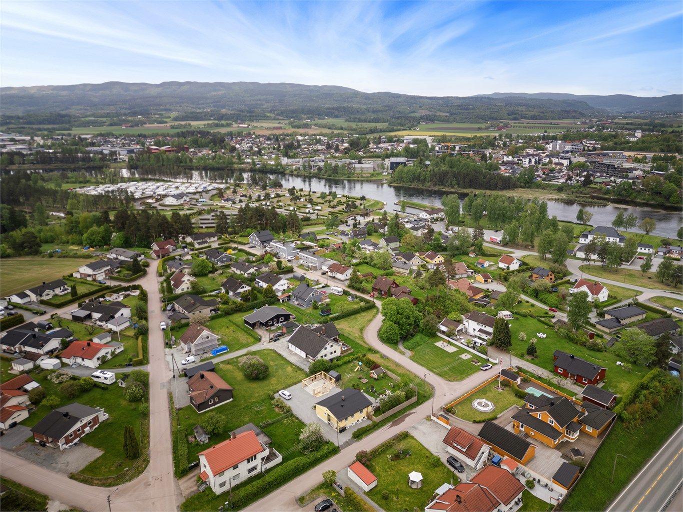 Flotte turmuligheter langs elva med mulighet for laksefiske