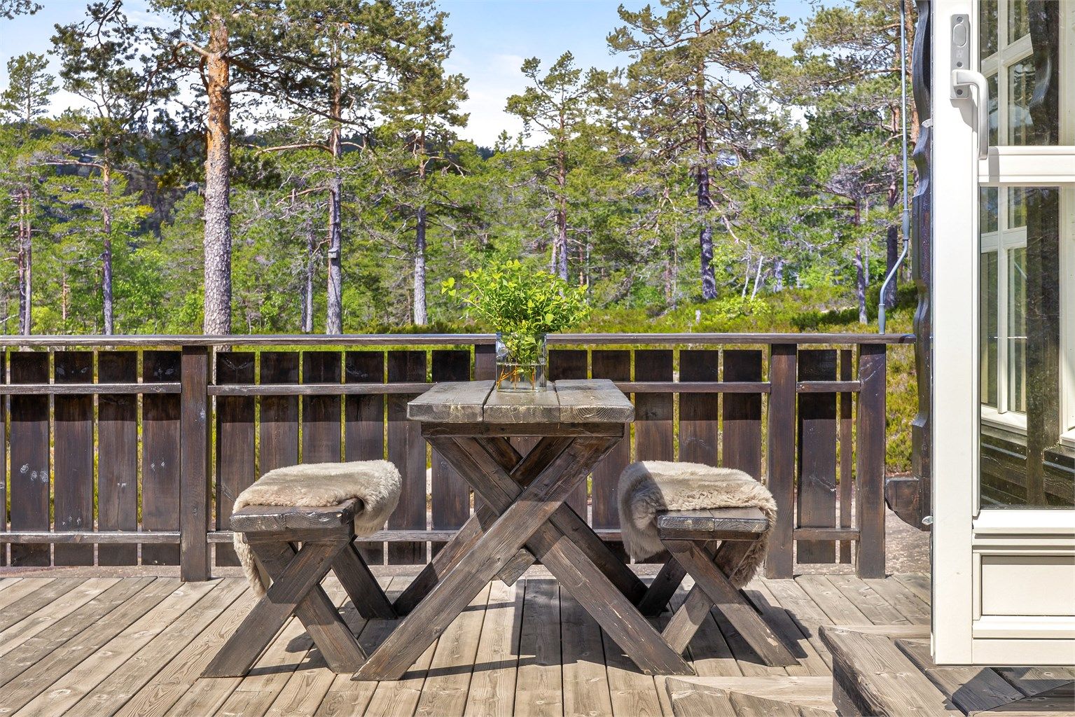 Her er det god plass til ulike sittegrupper.