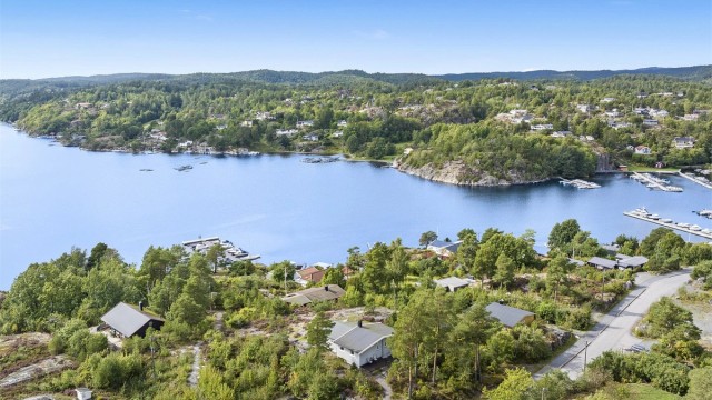 Hytta har enkel adkomst, gode solforhold og fin utsikt.