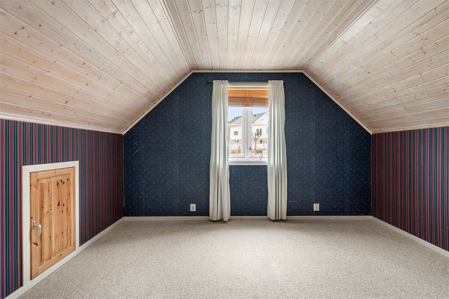 Soverom 3 er på 13 kvm og har en arealeffektiv utforming med plass til både møblering og oppbevaring, og passer fint som ekstra soverom.