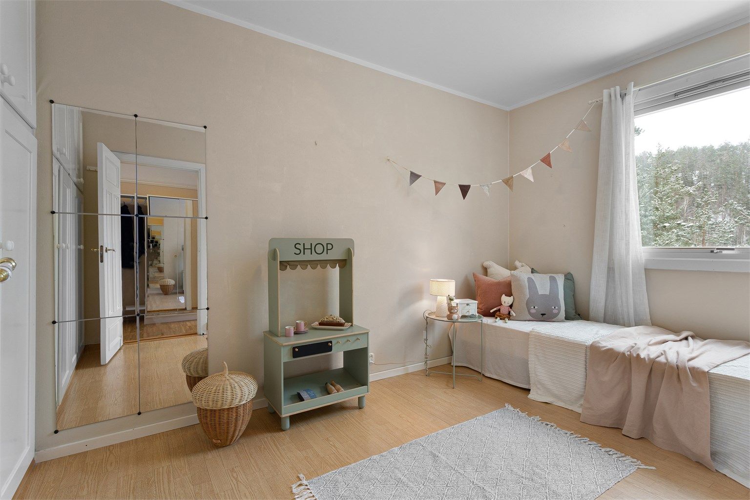 Soverom 2 med garderobeskap