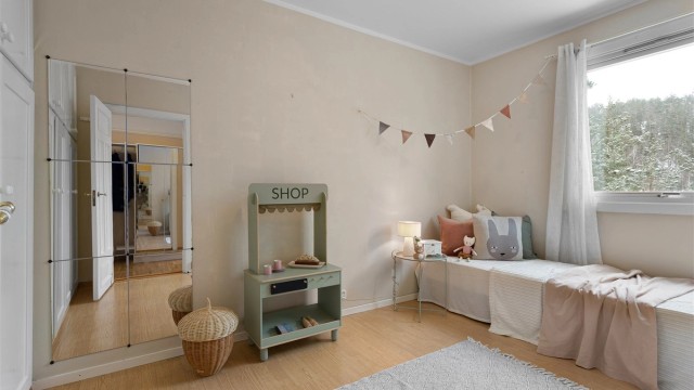 Soverom 2 med garderobeskap