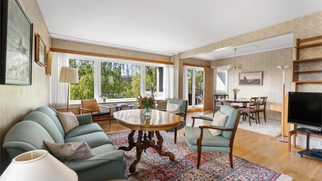 Eiendomsmegler Cecilie Muri har gleden av å ønske deg velkommen til Revesporet 1a