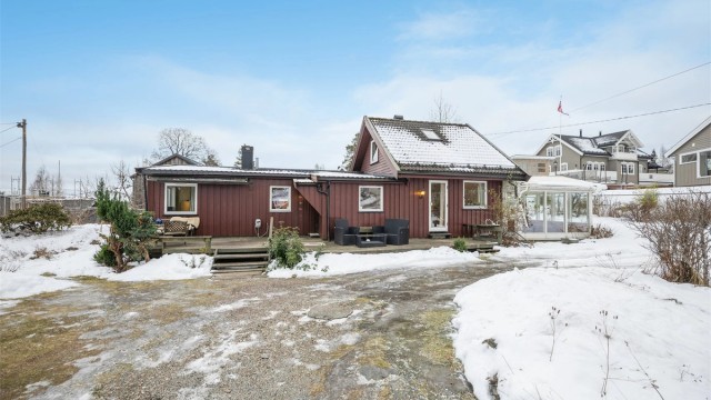 Enebolig fra 1949, tilbygd/ombygd i 1989