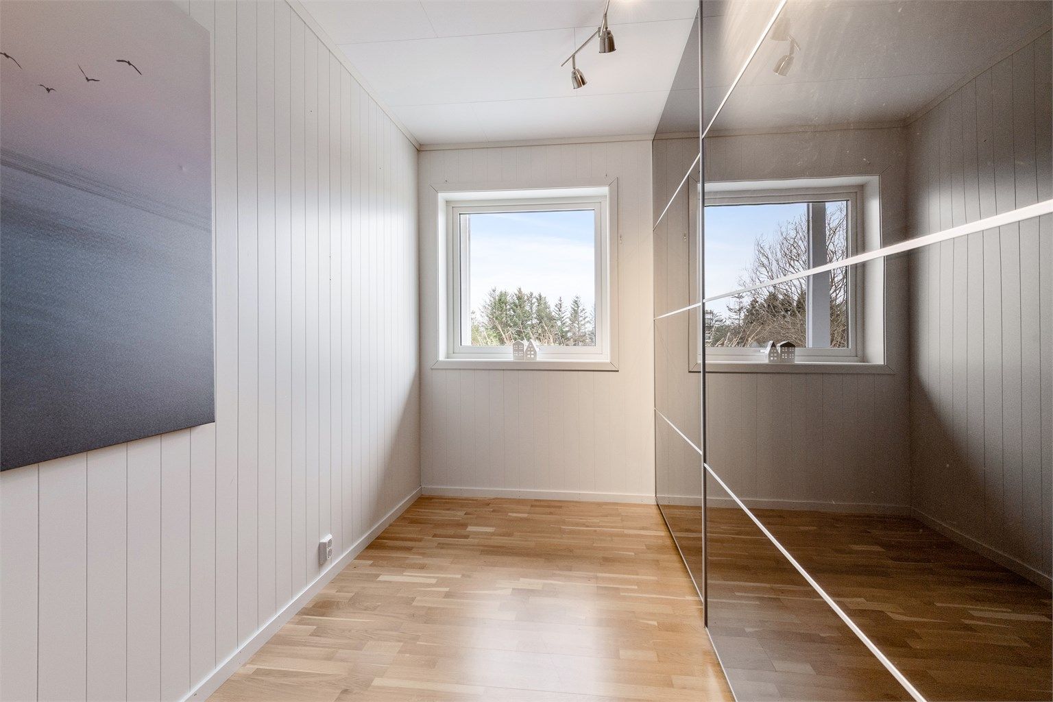 Soverom 2, ideelt som barnerom eller kontor. Rommet er oppmålt til ca 8m²