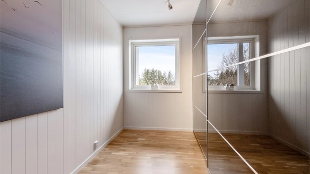 Soverom 2, ideelt som barnerom eller kontor. Rommet er oppmålt til ca 8m²