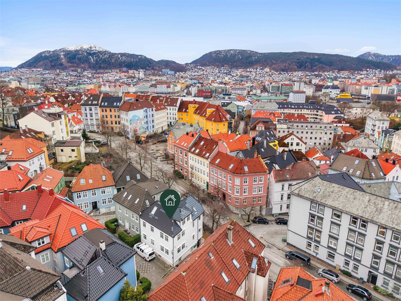  Fra leiligheten er det gangavstand til det meste av Bergen sentrum, og spaserturen går gjennom idylliske smau og historiske gater