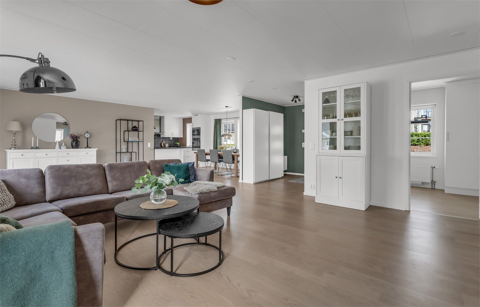 Boligen har alt på ett plan, perfekt for en større familie. Huset har tre soverom, et bad, toalettrom og vaskerom. Foto: Ann-Helén Nannestad