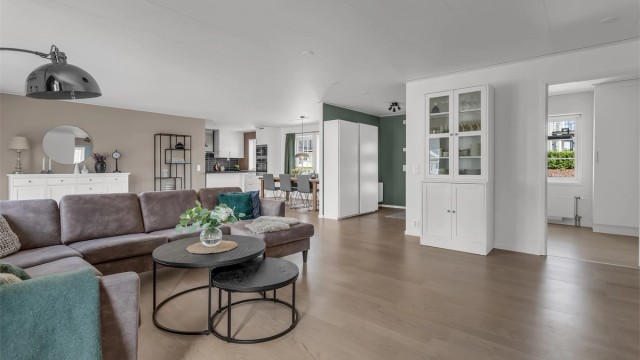 Boligen har alt på ett plan, perfekt for en større familie. Huset har tre soverom, et bad, toalettrom og vaskerom. Foto: Ann-Helén Nannestad