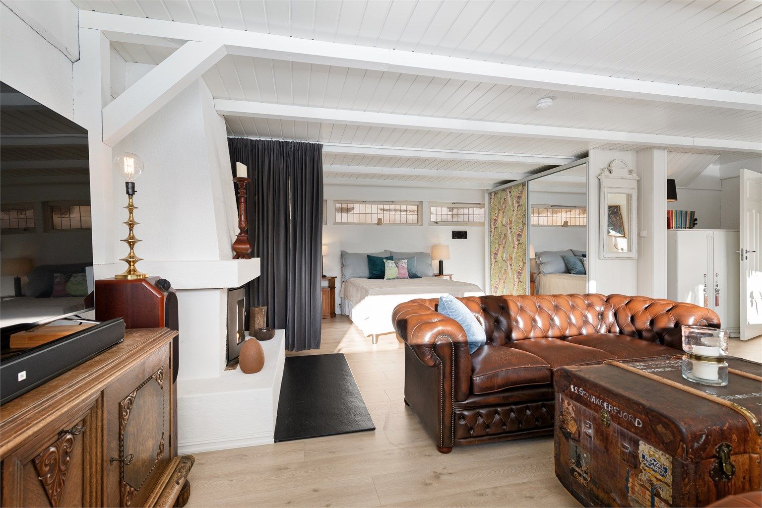 Kjellerstue med peis 