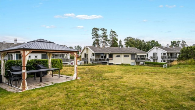 Eiendommen ligger i et barnevennlig og populært boligområde i Tjøme sentrum