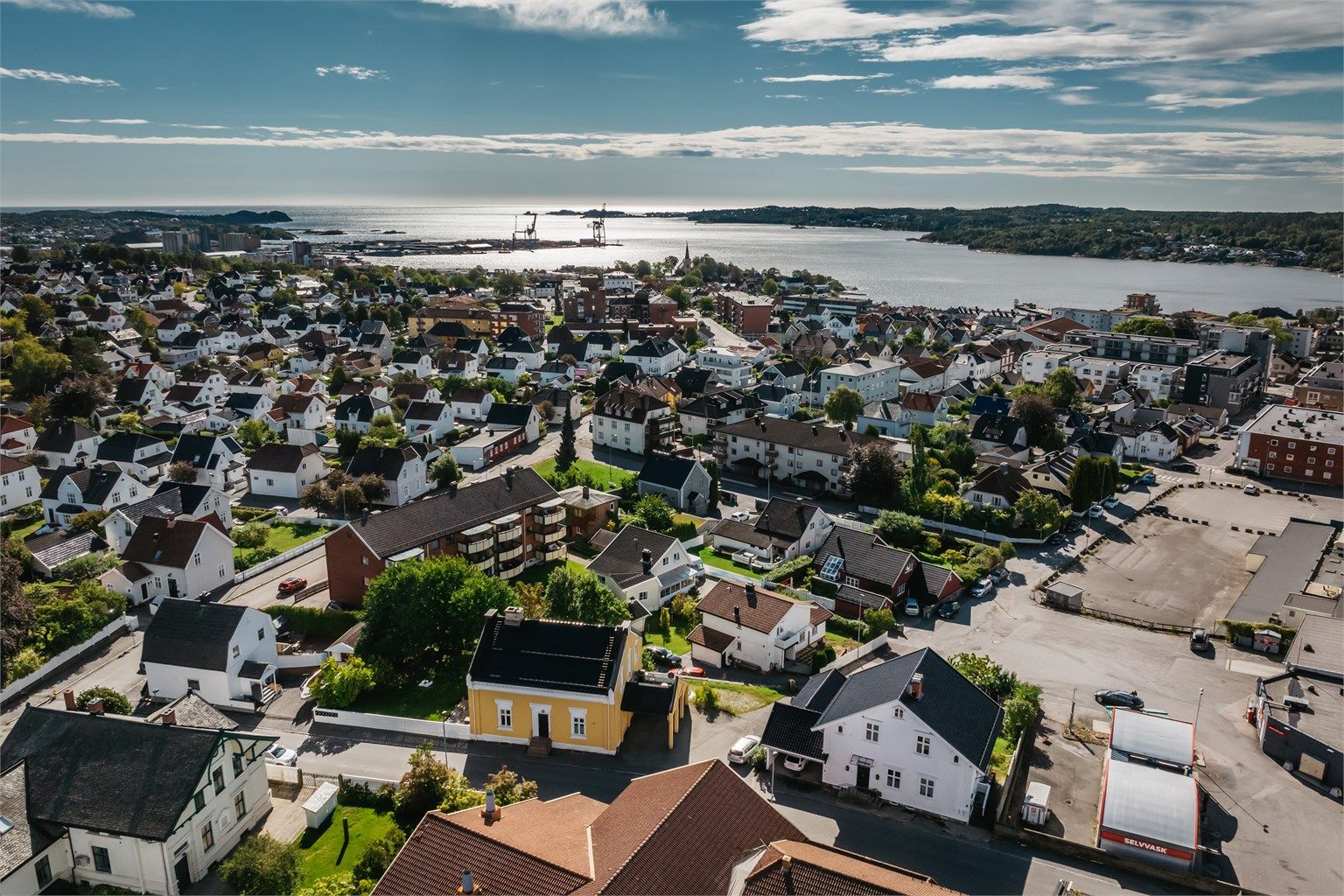 Fra nærområdet er det kort vei ned til Larviksfjorden og Fritzøe Brygge.