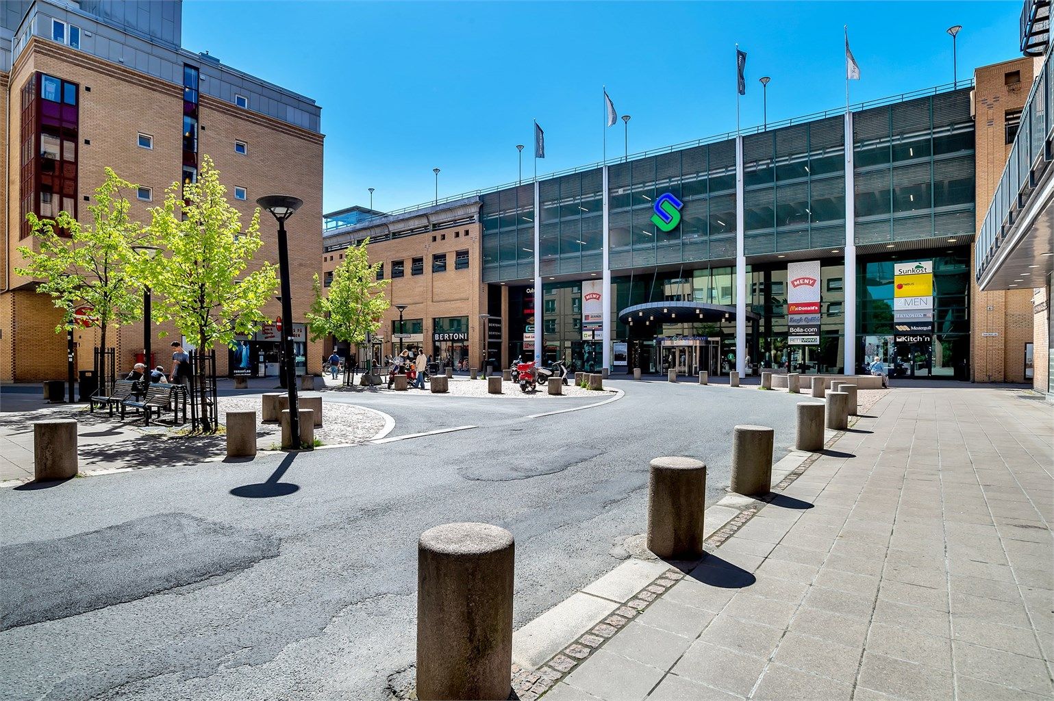 Fra huset er det gangavstand til Sandvika storsenter