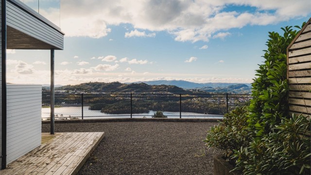 Vidstrakt fantastisk utsikt over Sælenvannet og omkringliggende landskap.