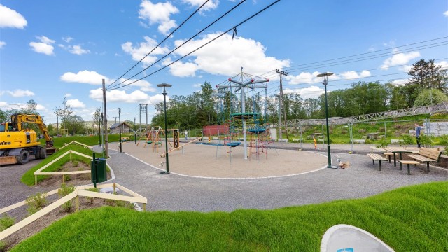 Sørlihavna er utviklet de senere år med lekeplass for de minste, sykkelpark, treningsanlegg med aparater og RC-bane.