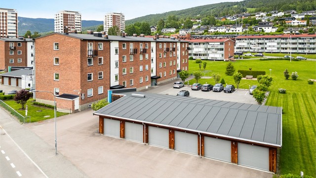 Borettslaget har 68 garasjeplasser som leies ut etter venteliste.