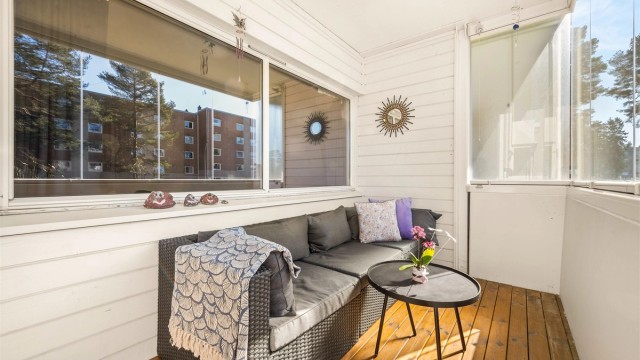 Balkongen ble profesjonelt innglasset i 2022 av Christiania Balkonginnglassing AS.