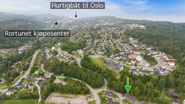 Kort vei til Rortunet senter og hurtigbåtforbindelse fra Slemmestad direkte til Aker Brygge.
