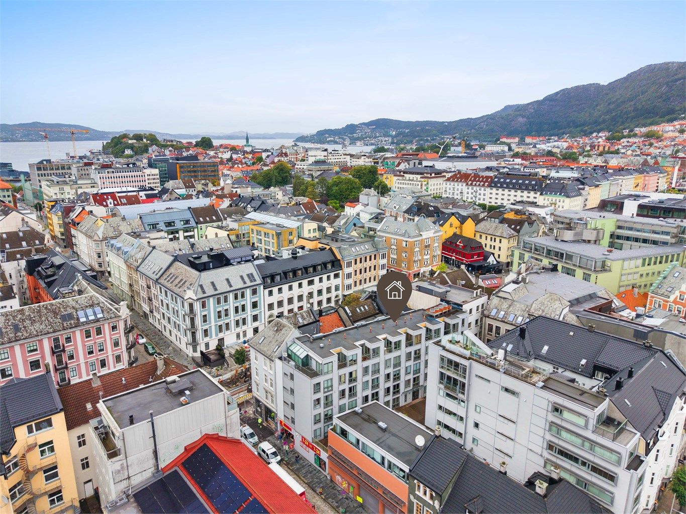Sentral plassering med kort vei til sjøbadet på Nordnes og kulturtilbud.