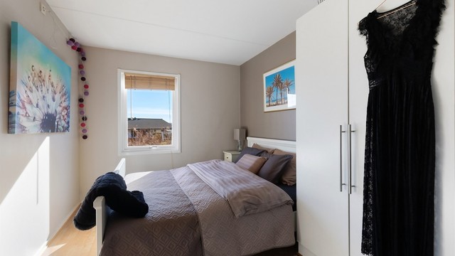 Leiligheten har to gode soverom, begge med plass for seng, skap og annet passende møblement